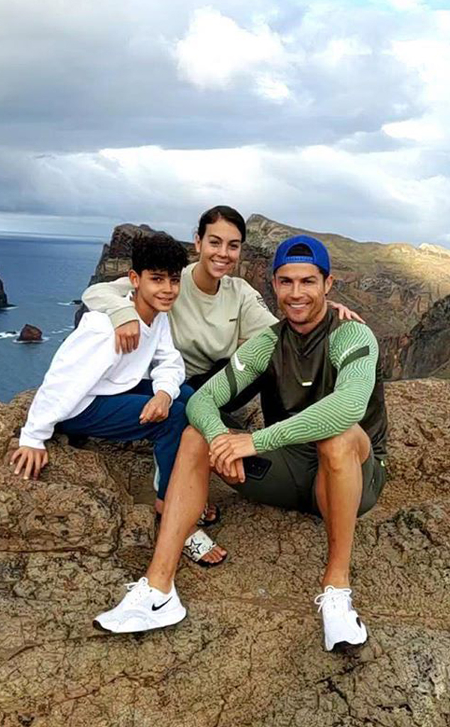 Georgina Rodriguez Switches Things Up And Rocks New Bangs E Online